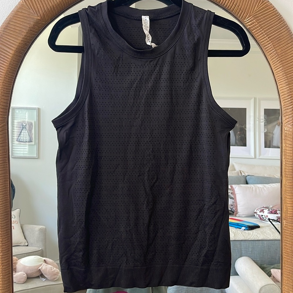 Lululemon black tank top